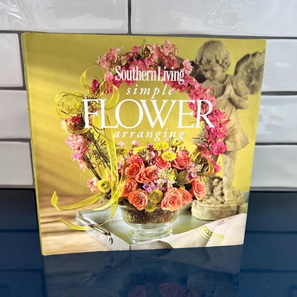 FINAL PRICE! Beautiful SLAH Simple Flower Arranging Book - Picture 2 of 11